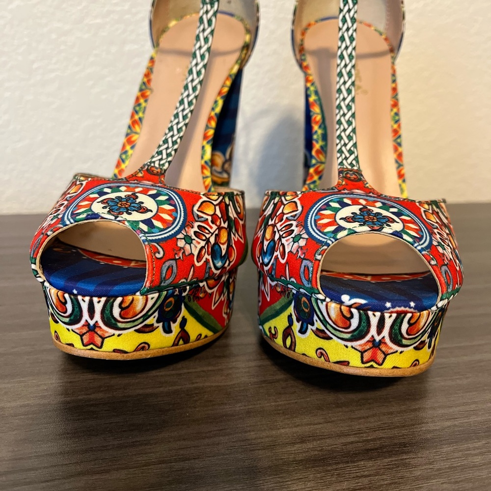 Platform Sandals - Picture 4 of 11